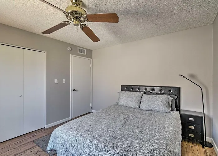 Holiday home 1/2 Mi To Spring Training! W/ Patio In