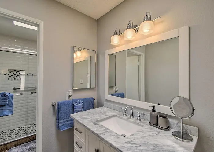 Holiday home 1/2 Mi To Spring Training! W/ Patio In